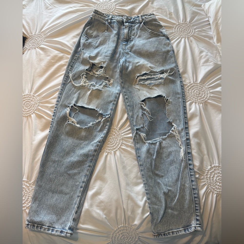 Women’s Distressed Light Blue Ripped Jeans